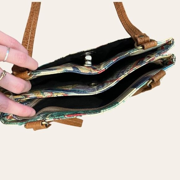 Unique vintage vinyl colored pencil illustrated European scenery artist purse - Picture 7 of 8